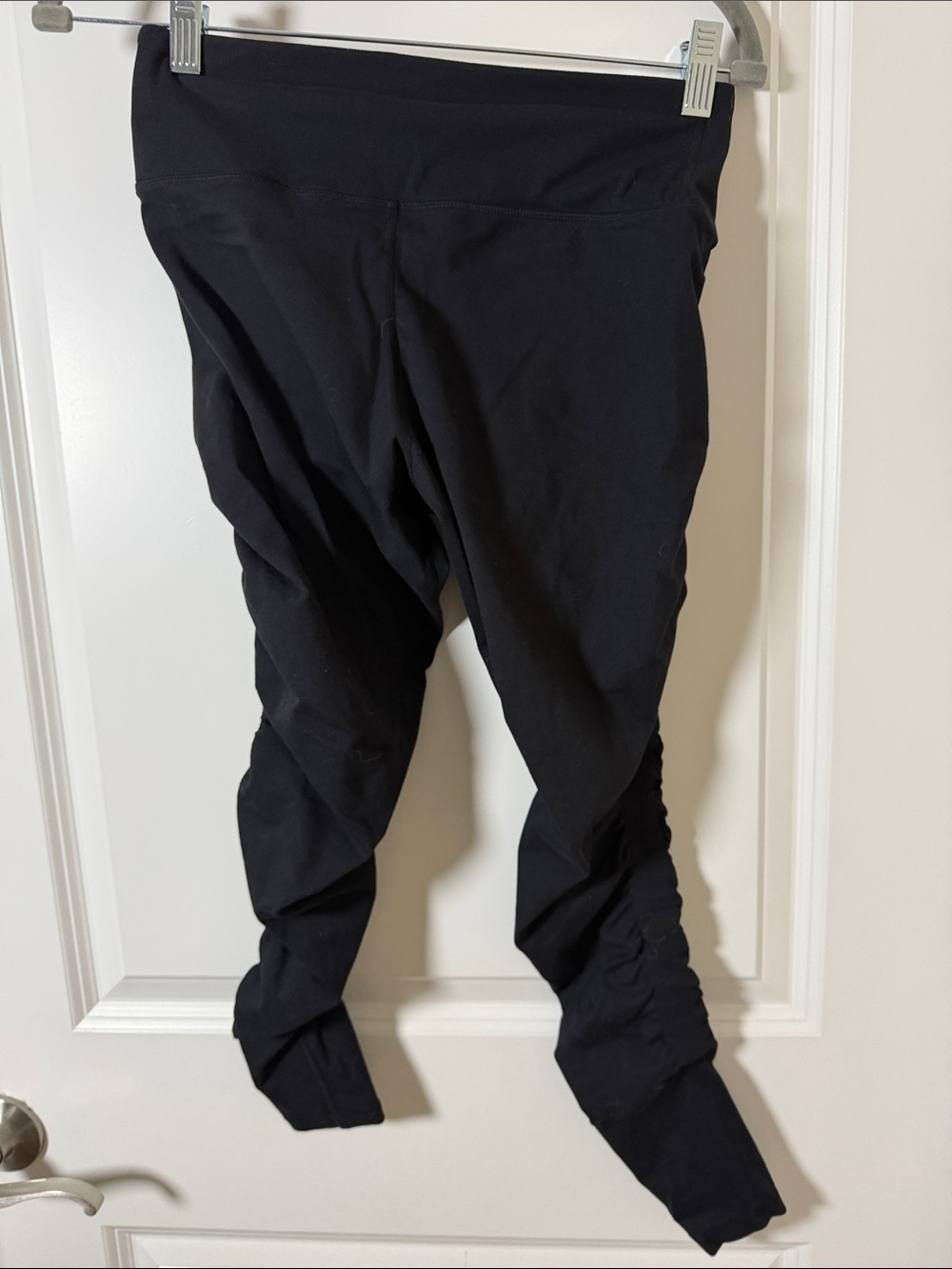 High-Rise Black Leggings with Ruched Ankle